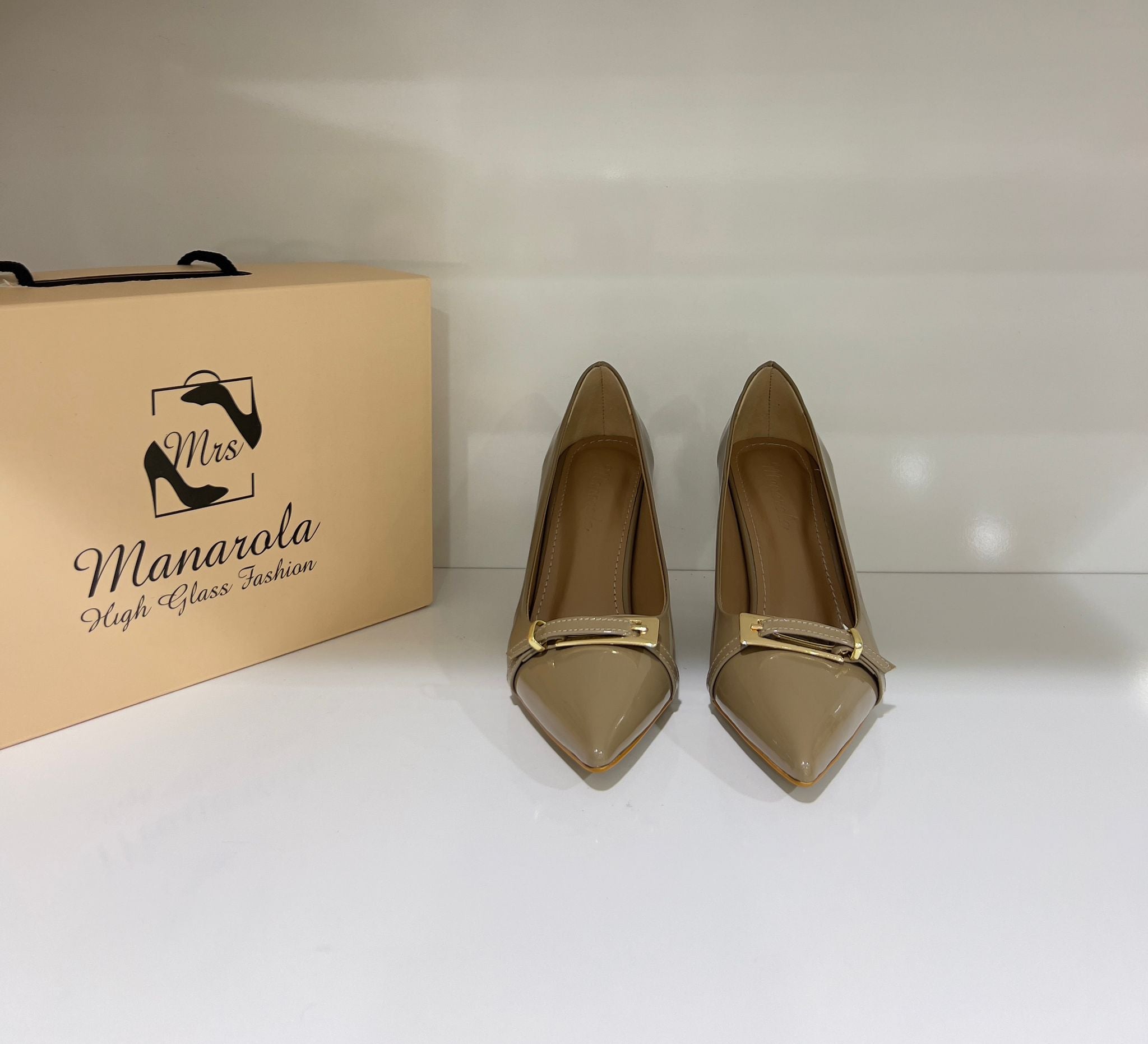 Habsa Honey - Unknown (Rocan Glossy; Shiny medium heel with front gold strap)