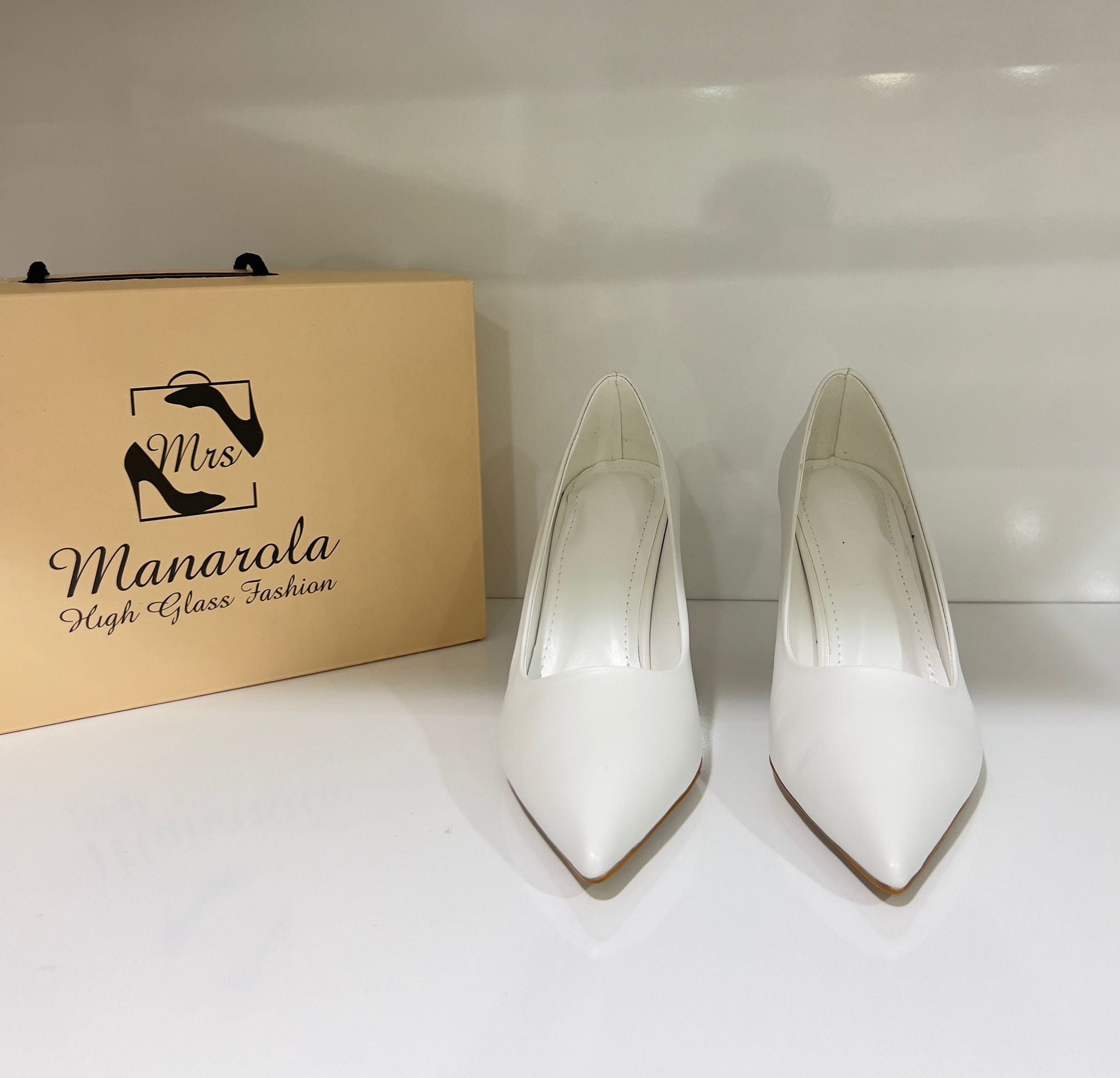 Plain White (Matte leather (Turkish material); Plain shiny medium heel)