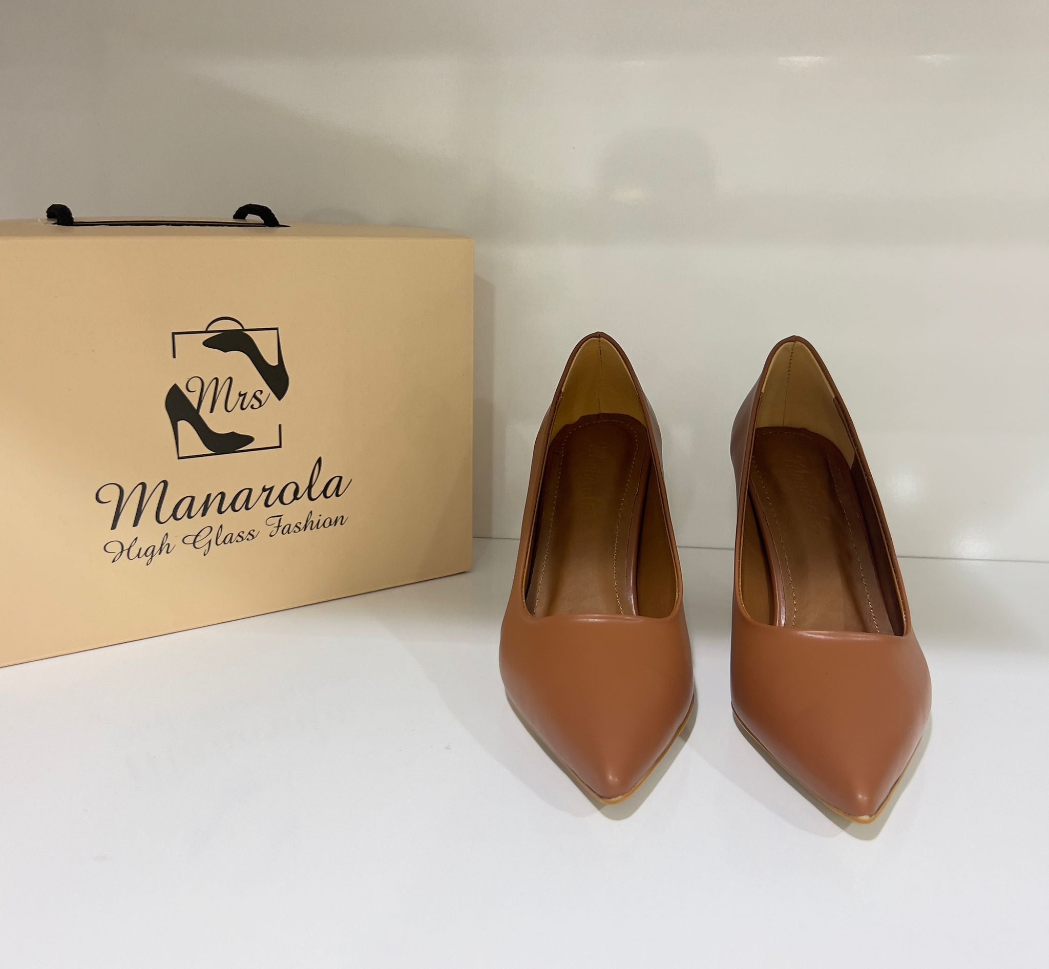 Plain Honey - Camel (Matte leather (Turkish material); Plain shiny medium heel)